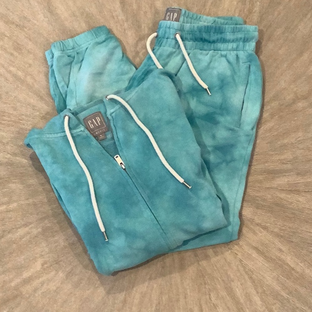GAP Matching Zippy Sweatshirt and Sweatpant Set.